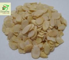 Amêndoas laminadas, com 500g (embalado á vácuo).