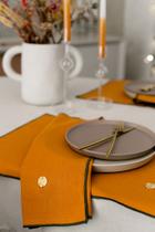 Americano caramelo: kit 2 lugares americanos + 2 guardanapos