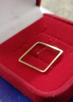 Anel 1.60 Gramas Aro 2 mm Ouro 18 kilates Quadrado Anel 1.60 Gramas Aro 2 mm Ouro 18 kilates Quadrado