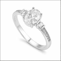 Anel 7 mm Prata Oval Cristal com Zircônias Laterais Anel 7 mm Prata Oval Cristal com Zircônias Laterais