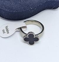 Anel aliança Aço Inoxidável Prata Trevo madripérola Branco Inox Prateado Inspiração Moda Blogueira Virginia 2025 Anel aliança Aço Inoxidável Prata Trevo madripérola Branco Inox Prateado Inspiração Moda Blogueira Virginia 2025