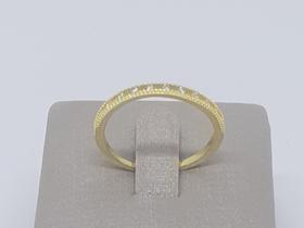 Anel aparador com mini pedrinhas em zircônia banhado a Ouro