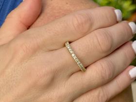 Anel Aparador cravejado com zircônia banhado a Ouro