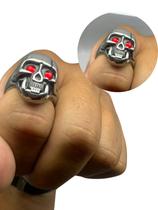 Anel Caveira Olhos Vermelhos Zircônia Aço Cirúrgico