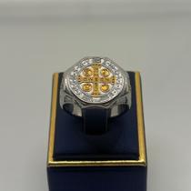 Anel Chevalier Octogonal Cruz São Bento com Detalhes Dourados em Aço