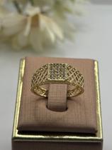 Anel Chevalier Quadriculado Vazado e Cravejado no Topo Banhado a Ouro