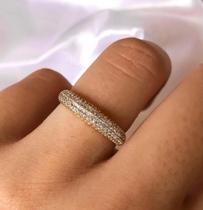 Anel com Zircônias Brilhantes Anel com Zircônias Brilhantes