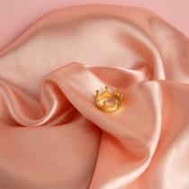 Anel Coroa de Luxo Semijoia Feminina com Design Temático e Significado Simonatto Joias