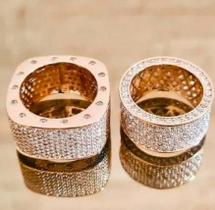 Anel cravejado com zircônias premium no ouro 18k