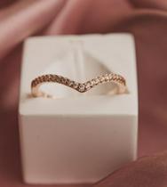 Anel cravejado de zirconia