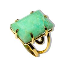 Anel Crisoprásio Retangular Facetado na Garra Dourado