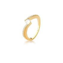 Anel curvo com pedra branca banhado a ouro