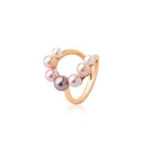 ANEL CURVO COM PÉROLAS EM TONS BANHADO A OURO ROSÊ - Joia Elegante