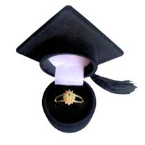 Anel de Formatura Feminino com Pedra Amarela Banhado Ouro e Caixinha Capelo Farmácia Bioquímica Radiologia