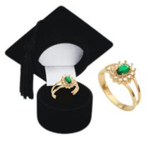 Anel de Formatura Feminino com Pedra Verde Banhado Ouro e Caixinha Capelo Administração Engenharia Pedagogia