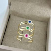 Anel de Formatura Ouro 18K Aro Oco Cravejado Pedra Colorida Anel de Formatura Ouro 18K Aro Oco Cravejado Pedra Colorida