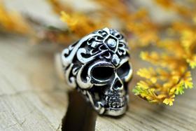 Anel de Prata Caveira Desenhada