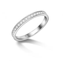 Anel Elo Simples Cravejado de Prata 925 com banho de ródio Branco