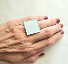 Anél em Vidro Branco