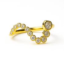 Anel Feminino Banho Ouro 18k com Zircônias Design Curvo Onda