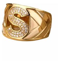 Anel Feminino De Letra Pedra Cravejada Banhado A Ouro 18K