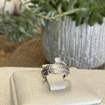 Anel folha com zircônia Referência 01.1391 prateado