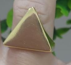 Anel forma geométrica triângulo, banhado a ouro, tamanho 15
