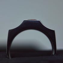 Anel Key Design Artie de Aço Prata e Pedra Zircônia Vermelha