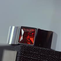 Anel Key Design Artie de Aço Prata e Pedra Zircônia Vermelha