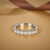 Anel Meia Aliança com 7 Pedras de Moissanite 3mm em Prata 925 com Banho de Ródio Anel Meia Aliança com 7 Pedras de Moissanite 3mm em Prata 925 com Banho de Ródio