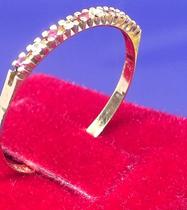 Anel Meia Aliança Diamantes e Rubi 1 mm Ouro 18 Kilastes Peso 0.80 Grama 1 mm Anel Meia Aliança Diamantes e Rubi 1 mm Ouro 18 Kilastes Peso 0.80 Grama 1 mm