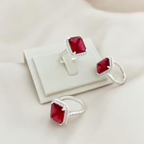 Anel Pedra Retangular Rubi e Zircônias Banhado a Prata Anel Pedra Retangular Rubi e Zircônias Banhado a Prata