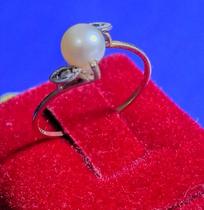 Anel Pérola 5 mm e Pedras Diamantes 0.5 mm Ouro Branco e Ouro Amarelo 18 Kilates Peso 1.20 Gramas