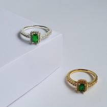 Anel Princesa Retangular Cravejado Verde Esmeralda Anel Princesa Retangular Cravejado Verde Esmeralda
