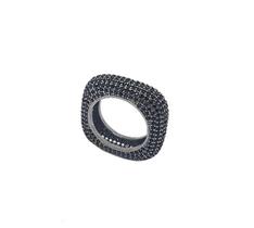 Anel quadrado com cravação total negra banhado a ródio negro - zircônias - 7 mm - 7 g Anel quadrado com cravação total negra banhado a ródio negro - zircônias - 7 mm - 7 g