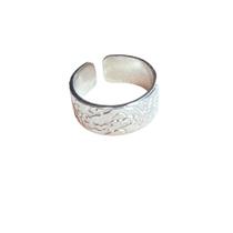 Anel Redondo Chapinha com Arabescos em Aço Inox Prateado