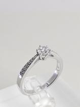 Anel Solitário de Noivado em Prata 925 com Ródio e Zircônia 5A Anel Solitário de Noivado em Prata 925 com Ródio e Zircônia 5A