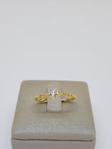 Anel trançado com coração cravejado banhado a Ouro