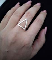 Anel Triangular Vazado