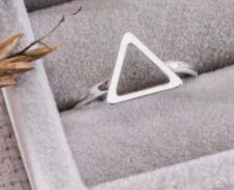 Anel triangulo