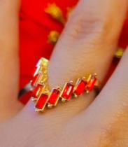 Anel Vitória Escarlate Semi Joia Cravejado Folheada Dourado Vermelho - Reissil Anel Vitória Escarlate Semi Joia Cravejado Folheada Dourado Vermelho - Reissil