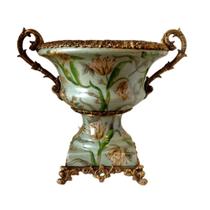 Ânfora em Porcelana Craquelê Verde Claro Floral com Detalhes em Bronze