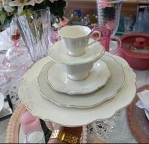 Ap. de jantar de 42 pcs porcelana , gravação auto relevo com filete dourado Ap. de jantar de 42 pcs porcelana , gravação auto relevo com filete dourado