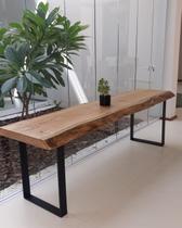 Aparador de Tronco Pequiá com Pés em Aço Carbono em U Cor Natural Aparador de Tronco Pequiá com Pés em Aço Carbono em U Cor Natural