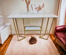 Aparador Jade Moderno Prateleira Base Metal Tampos MDF 120cm COR:Dourado/Off white Aparador Jade Moderno Prateleira Base Metal Tampos MDF 120cm COR:Dourado/Off white