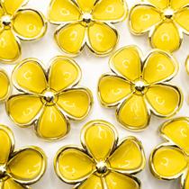Aplique Botão Flor Resina Amarelo com Dourado 5 Pétalas 48mm 30pçs 162g