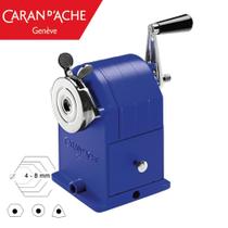 Apontador Manual de Mesa com Manivela Caran D'ache Klein Blue