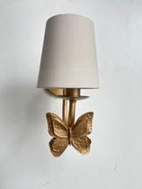 Arandela borboleta dourada cupula bege