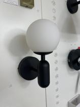 Arandela Capsule Small Cod. 1669 preto fosco com globo leitoso - TKS iluminação Arandela Capsule Small Cod. 1669 preto fosco com globo leitoso - TKS iluminação
