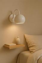 Arandela de Parede Yoani com Cúpula Fixa - Luminária Elegante para Interiores